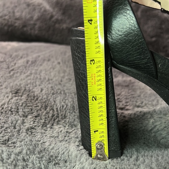 Kenneth Cole block heels - Picture 6 of 6